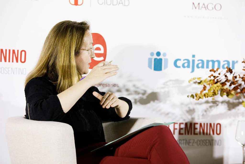 Muebles Mago charla empresarial femenina